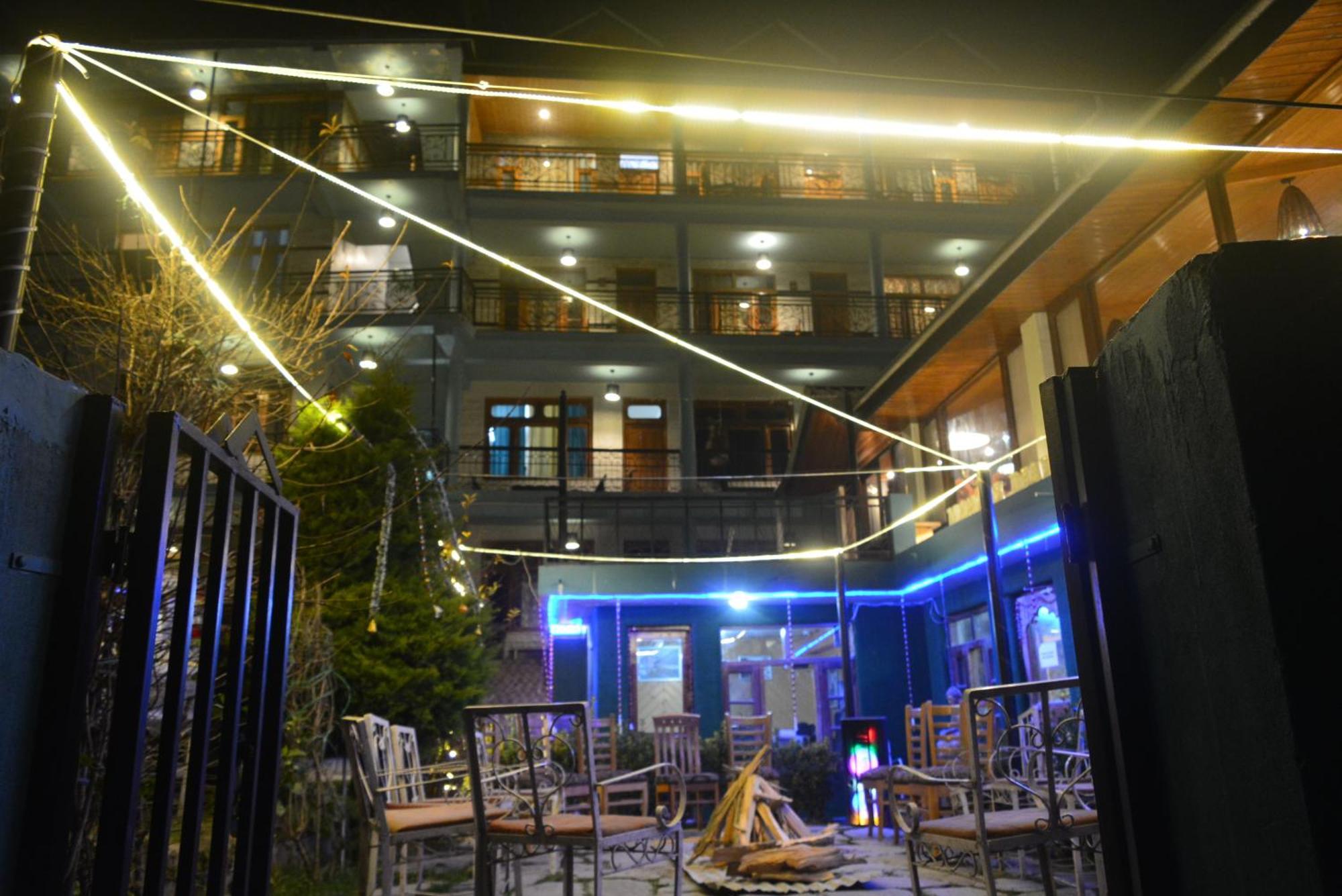 Hotel The Neelgiris Manāli Exteriér fotografie